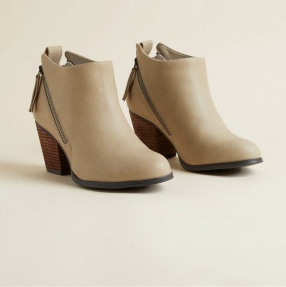 Torrid Side zip heel bootie (WW) 6.5